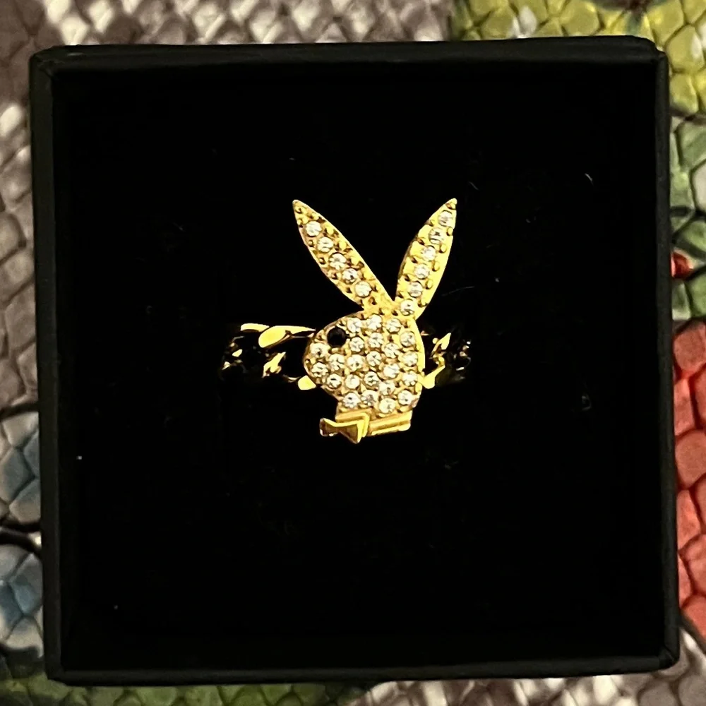 Playboy x Dalmata | NWT | gold plate rabbit head chain ring - Picture 3 of 6